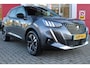 Peugeot 2008 1.2 130PK GT | NAVIGATIE 10" TOUCHSCREEN | APPLE CARPLAY/ANDROID AUTO | CRUISE CONTROL | ACHTERUITRIJ CAMERA | DODEHOEK BEWAKING | FULL LED KOPLAMPEN | 3-D INSTRUMENTENPANEEL | DAB+ RADIO | LICHTMETALEN VELGEN 17" |