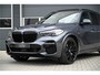 BMW X5 xDrive45e M-SPORT / PANO / TREKHAAK / MEMORY / 22" / DEALERONDERHOUDEN / ARCTIC GREY / TOPSTAAT