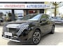 Peugeot 3008 Hybride 145 *** GT *** * TOPMODEL * KHG-86-X. * Navigatie * Trekhaak * Stoel & Stuur Verwarming ** Elektrisch Bedienbare Achterklep * Achteruitrij Camera * Zwart * L.M. Velgen 19' * Adaptive Cruise Control * Keyless Entry & Start * Vingerhoets; Vierde Generatie Eersteklas Service. Al meer dan 100 jaar een begrip in de Brabantse Kempen.