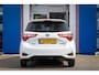 Toyota Yaris 1.5 Hybrid Y20 Exclusive Edition | Navigatie | Bluetooth | LM Velgen | Cruise Control | Binnenspiegel automatisch dimmend | Cruise control | Lichtmetalen velgen 15"