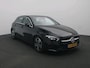 Mercedes-Benz A-klasse 160 Business Solution Luxury Ledkoplampen | Sfeerverlichting |Stoelverwarming | Licht- en zicht pakket | Parkeerpakket met achteruitrijcamera. Inclusief 24 maanden Mercedes-Benz Certified garantie voor Europa.