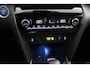 Toyota Yaris Cross 1.5 Hybrid Executive | Trekhaak | Stoelverwarming | Parkeersensoren Rondom | Navigatie | JBL | Head Up Display |