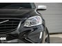 Volvo XC60 2.0 T5 AWD R-Design | LED | Stoelverw voor en achter | ACC | HUD | Camera | Harman Kardon | Voorklimatisering | Sport-chassis