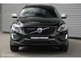 Volvo XC60 2.0 T5 AWD R-Design | LED | Stoelverw voor en achter | ACC | HUD | Camera | Harman Kardon | Voorklimatisering | Sport-chassis