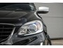 Volvo XC60 2.0 T5 AWD R-Design | LED | Stoelverw voor en achter | ACC | HUD | Camera | Harman Kardon | Voorklimatisering | Sport-chassis