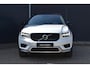 Volvo XC40 T4 Recharge R-Design | Verwarmbare voorstoelen en stuurwiel | Adaptieve cruise control | Achteruitrijcamera | Keyless | Elektrische voorstoelen | Elektrische achterklep |