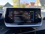 Peugeot e-208 EV Allure Pack 50 kWh | 3-Fase | 100% Elektrisch | Automaat | Full LED Verlichting | Navigatie via Telefoon | Climate Control | Cruise Control | Lichtmetalen Velgen | Digitaal Dashboard | Keyless Start | Apple Carplay & Android Auto |