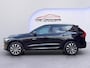 Volvo XC60 2.0 B4 Plus Dark /Apple Carplay/Sportstoelen met memory/ Full-LED/Dode hoek sensoren/Harman Kardon Audio/Stoelverwarming V+A/Semi-elektrische trekhaak/Keyless/Camera met PDC voor+achter/