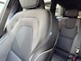 Volvo XC60 2.0 B4 Plus Dark /Apple Carplay/Sportstoelen met memory/ Full-LED/Dode hoek sensoren/Harman Kardon Audio/Stoelverwarming V+A/Semi-elektrische trekhaak/Keyless/Camera met PDC voor+achter/