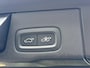 Volvo XC60 2.0 B4 Plus Dark /Apple Carplay/Sportstoelen met memory/ Full-LED/Dode hoek sensoren/Harman Kardon Audio/Stoelverwarming V+A/Semi-elektrische trekhaak/Keyless/Camera met PDC voor+achter/