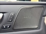 Volvo XC60 2.0 B4 Plus Dark /Apple Carplay/Sportstoelen met memory/ Full-LED/Dode hoek sensoren/Harman Kardon Audio/Stoelverwarming V+A/Semi-elektrische trekhaak/Keyless/Camera met PDC voor+achter/