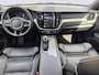 Volvo XC60 2.0 B4 Plus Dark /Apple Carplay/Sportstoelen met memory/ Full-LED/Dode hoek sensoren/Harman Kardon Audio/Stoelverwarming V+A/Semi-elektrische trekhaak/Keyless/Camera met PDC voor+achter/