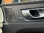 Volvo XC60 2.0 B4 Plus Dark /Sportstoelen met memory/ Full-LED/Dode hoek sensoren/Harman Kardon Audio/Stoelverwarming V+A/Semi-elektrische trekhaak/Keyless/Camera met PDC voor+achter/