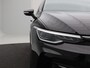 Volkswagen Golf 1.5 eHybrid 204 Pk Automaat Style Edition | Stoel/ Stuur Verwarming | Camera | Trekhaak | Full LED | Navigatie | Carplay | 18 Inch | 27.493 Km !!