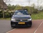Volkswagen Passat Variant 1.5 eHybrid R-Line Edition | Panoramadak | Black-Style | Head-Up Display | Trekhaak | Sfeerverlichting | NL-Auto |