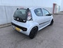 Citroën C1 1.0-12V Ambiance wordt afgeleverd met nieuwe APK keuring, prijs is zonder garantie's voorzien van all season banden, Airco, electr ruiten, audio CD.