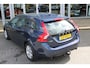 Volvo V60 T3 150PK Automaat Kinetic | ORG. NL | Cruise Control | Trekhaak | Parkeersensoren achter | Climate Control | Navigatie |