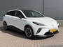 MG MG4 Electric Luxury 64 kWh / Eerste Eigenaar / Stoel+Stuur Verwarming / Navigatie / 360º Camera / Elektrische Bestuurders Stoel / Keyless /