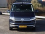 Volkswagen Transporter 2.0 TDI 150PK L2H1 DC DSG Bulli | Navigatie | Airco | Adaptive Cruise | Led | Leer | Stoelverwarming | Achteruitrijcamera | Dubbel Schuifdeur met sluithulp | App connect | Glaslook panelen |