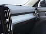 Volvo XC40 T4 Recharge AUT7 211PK R-Design Expression | Elektrisch verstelbare voorstoelen met geheugen | BLIS Dodehoekdetectie | Adaptieve Cruise Control | Zwart dak | Parkeersensoren voor & achter met camera | LED Mistlampen | 18" Lichtmetalen velgen