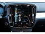 Volvo XC40 T4 Recharge AUT7 211PK R-Design Expression | Elektrisch verstelbare voorstoelen met geheugen | BLIS Dodehoekdetectie | Adaptieve Cruise Control | Zwart dak | Parkeersensoren voor & achter met camera | LED Mistlampen | 18" Lichtmetalen velgen