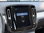 Volvo XC40 T4 Recharge AUT7 211PK R-Design Expression | Elektrisch verstelbare voorstoelen met geheugen | BLIS Dodehoekdetectie | Adaptieve Cruise Control | Zwart dak | Parkeersensoren voor & achter met camera | LED Mistlampen | 18" Lichtmetalen velgen