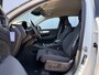 Volvo XC40 T4 Recharge AUT7 211PK R-Design Expression | Elektrisch verstelbare voorstoelen met geheugen | BLIS Dodehoekdetectie | Adaptieve Cruise Control | Zwart dak | Parkeersensoren voor & achter met camera | LED Mistlampen | 18" Lichtmetalen velgen