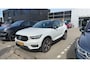 Volvo XC40 T4 Recharge AUT7 211PK R-Design Expression | Elektrisch verstelbare voorstoelen met geheugen | BLIS Dodehoekdetectie | Adaptieve Cruise Control | Zwart dak | Parkeersensoren voor & achter met camera | LED Mistlampen | 18" Lichtmetalen velgen