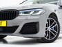 BMW 5-Serie Touring 530e M Sport Shadow Line | LaserLED | Trekhaak | Harman/Kardon | 360 | HUD | Sfeerlicht | Keyless | Carplay