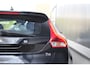 Volvo V40 1.6 T4 Momentum | Sensus Navi. | Digi. Cockpit | 17" LM Gloss Black | PDC Achter | Ambienteverl. | LED |