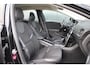 Volvo V40 1.6 T4 Momentum | Sensus Navi. | Digi. Cockpit | 17" LM Gloss Black | PDC Achter | Ambienteverl. | LED |