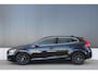 Volvo V40 1.6 T4 Momentum | Sensus Navi. | Digi. Cockpit | 17" LM Gloss Black | PDC Achter | Ambienteverl. | LED |