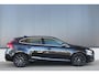 Volvo V40 1.6 T4 Momentum | Sensus Navi. | Digi. Cockpit | 17" LM Gloss Black | PDC Achter | Ambienteverl. | LED |