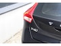Volvo V40 1.6 T4 Momentum | Sensus Navi. | Digi. Cockpit | 17" LM | PDC Achter | Ambienteverl. | LED |