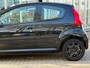 Peugeot 107 1.0-12V Urban Move Exclusive Lage km's 2e eig Airco 5drs in nieuwstaat