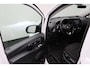 Mercedes-Benz Vito 116 CDI Lang L2H1 2022 Carplay | LED | Navigatie | Trekhaak | Airco | Camera | Parkeersensoren | Lichtmetaal | Stoelverwarming | Cruise control | Elektrische ramen + spiegels |