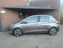 Toyota Yaris 1.5 Hybrid Design Red Navigatie / Achteruitrijcamera / Cruise Controle / Bluetooth /