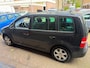 Volkswagen Touran 2.0-16V FSI Highline/ 7 Persoons/ met Airco, NAP en een nieuwe APK!!!