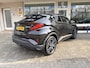 Toyota C-HR / C-HR+ 1.8 Hybrid Executive 23.000 K.M. Verw.+in hoogte verst.b. stoelen/Leder stuur+bekl.//Navi Full M./Achteruitrij cam./Park.sens. v+a/Keyless entry+start/Dodehoek detect./Adapt. kopl.+cruisecontr./Audio instal. Premium/18 Inch
