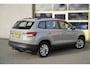 Skoda Karoq 1.5 TSI ACT 150PK! Automaat Business Edition BJ2021 Lmv 16" | Led V+A | Pdc | Trekhaak | Verwarmde voorruit | App-Connect | Navi | Climate control | Cruise control | Verwarmd stuur | Verwarmde voorstoelen | Getint glas