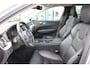 Volvo XC60 2.0 B5 Momentum Exclusive | Trekhaak | Stoelverwarming | Adaptive Cruise Control | 360 Camera | Navigatie |