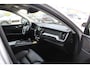 Volvo XC60 2.0 B5 Momentum Exclusive | Trekhaak | Stoelverwarming | Adaptive Cruise Control | 360 Camera | Navigatie |