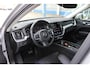Volvo XC60 2.0 B5 Momentum Exclusive | Trekhaak | Stoelverwarming | Adaptive Cruise Control | 360 Camera | Navigatie |