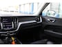 Volvo XC60 2.0 B5 Momentum Exclusive | Trekhaak | Stoelverwarming | Adaptive Cruise Control | 360 Camera | Navigatie |