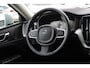 Volvo XC60 2.0 B5 Momentum Exclusive | Trekhaak | Stoelverwarming | Adaptive Cruise Control | 360 Camera | Navigatie |
