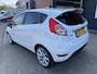 Ford Fiesta 1.0 EcoBoost Titanium 5 Deurs | Climate Controle | Cruise Controle | Navigatie | Parkeer sensoren achter | Radio/CD USB | 17 Inch Velgen| Privacy Glass | ST Achter Spoiler | Voorruit verwarming | NAP | Nederlandse auto |