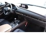 Mazda CX-30 2.0 SkyActiv-X Luxury Navigatie/Achteruitrijcamera/Bose/Trekhaak/Keyless Entry/Head-Up-Display/Leder&Stoelverwarning/Sensoren V&A/Climate&Cruisecontrol/Bleutooth met Spraakbediening/18 Inch Lmv