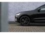 Volvo XC60 2.0 T6 Plug-in hybrid AWD Plus Black Edition | Adaptieve Cruise Control | Panoramadak | Harman Kardon Audio | Stoel-/Stuur-/Voorruitverwarming | Dodehoek Detectie | 360° Parkeercamera | Trekhaak |