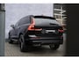 Volvo XC60 2.0 T6 Plug-in hybrid AWD Plus Black Edition | Adaptieve Cruise Control | Panoramadak | Harman Kardon Audio | Stoel-/Stuur-/Voorruitverwarming | Dodehoek Detectie | 360° Parkeercamera | Trekhaak |
