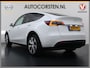 Tesla Model Y Long Range AWD 514pk Warmtepomp SOH 93% Leder Panoramadak Matrix-LED Autopilot Elektr.Stuur+Stoel+Verwarmd Navi Ecc Premium Audio Keyless Priv.Glass Elektr.Stuur+Stoel+Verwarmd Navi Ecc Premium Audio Keyless Privacy Glass 4WD 1e Eigenaar Fabrieksgarantie tot 23-2-2027 Garantie op Accu en Motoren 23-02-2031/192.000km
